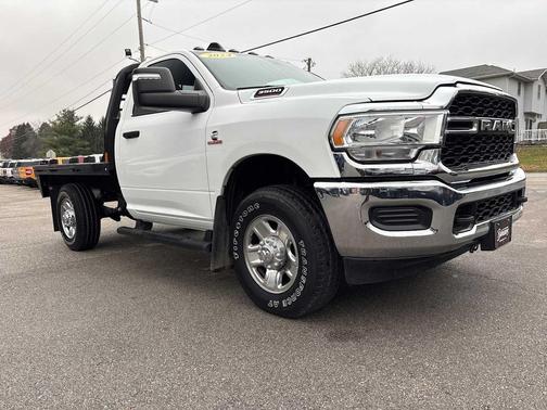 2024 RAM 3500 Tradesman Regular Cab 4x4 8' Box