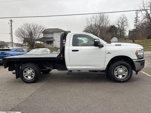 2024 RAM 3500 Tradesman Regular Cab 4x4 8' Box