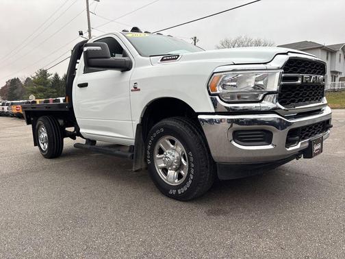 2024 RAM 3500 Tradesman Regular Cab 4x4 8' Box