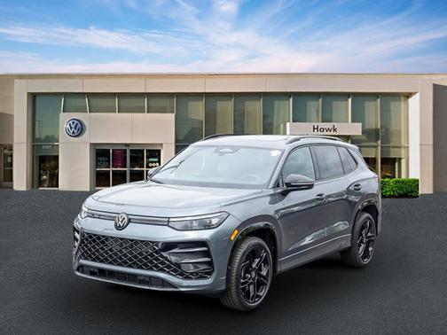 Platinum Gray Metallic 2025 Volkswagen Tiguan 2.0T SE R-Line Black
