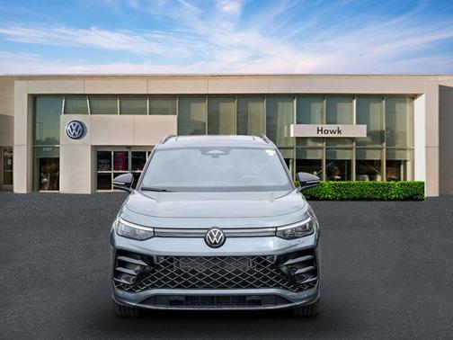 Platinum Gray Metallic 2025 Volkswagen Tiguan 2.0T SE R-Line Black