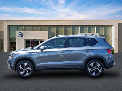 Platinum Gray Metallic 2024 Volkswagen Taos 1.5T SE