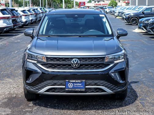 Platinum Gray Metallic 2024 Volkswagen Taos 1.5T SE