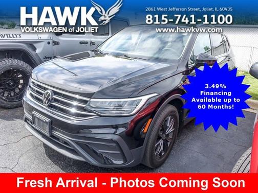 Deep Black Pearl Effect 2024 Volkswagen Tiguan 2.0T SE
