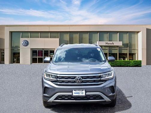 Platinum Gray Metallic 2022 Volkswagen Atlas 3.6 SE w/ Technology