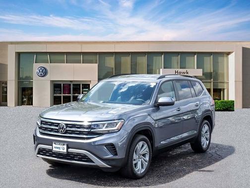 Platinum Gray Metallic 2022 Volkswagen Atlas 3.6 SE w/ Technology