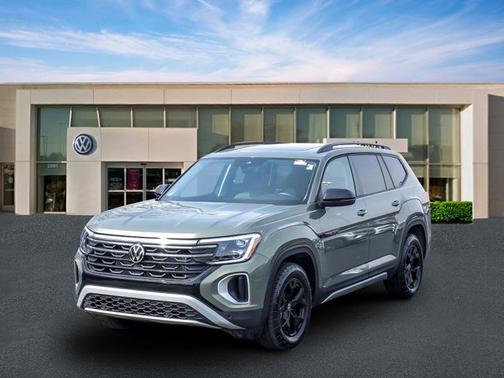 Avocado Green Pearl 2025 Volkswagen Atlas 2.0T Peak Edition