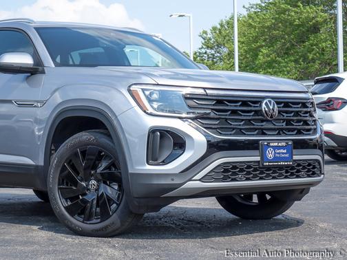 2025 Volkswagen Atlas Cross Sport 2.0T SE w/ Technology