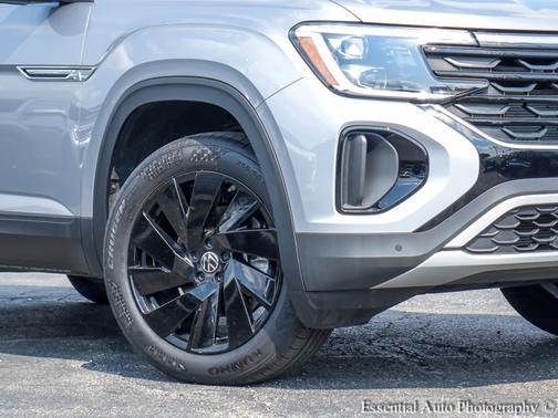 2025 Volkswagen Atlas Cross Sport 2.0T SE w/ Technology