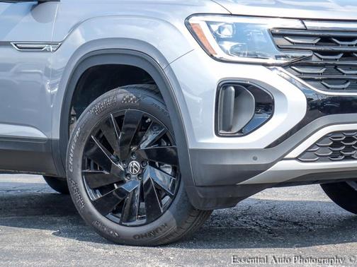 2025 Volkswagen Atlas Cross Sport 2.0T SE w/ Technology