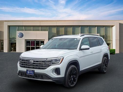 Pure White 2024 Volkswagen Atlas 2.0T SE