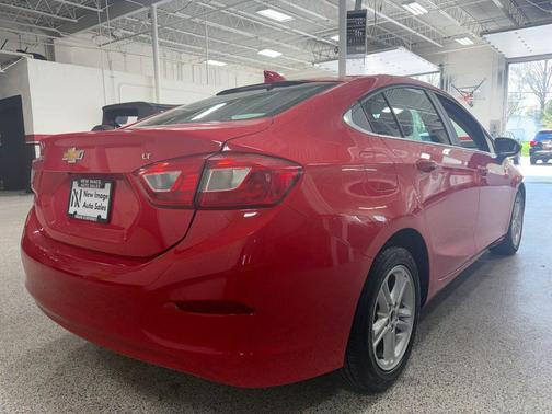 Red 2018 Chevrolet Cruze LT