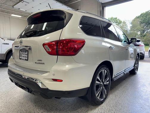 2017 Nissan Pathfinder Platinum