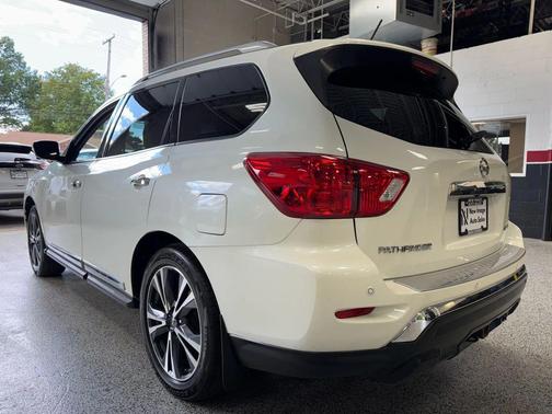 2017 Nissan Pathfinder Platinum