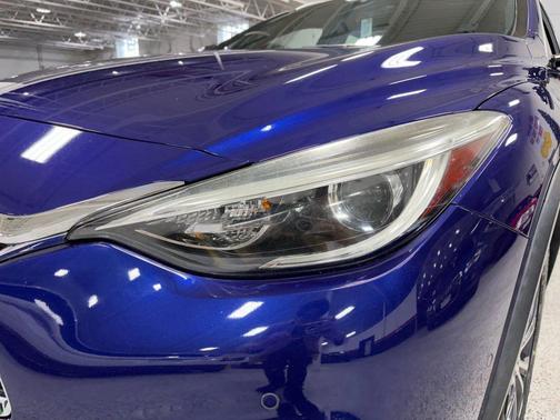 2017 INFINITI QX30 Premium