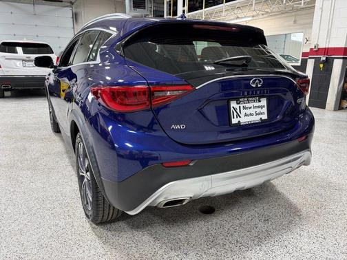 2017 INFINITI QX30 Premium