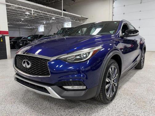 2017 INFINITI QX30 Premium
