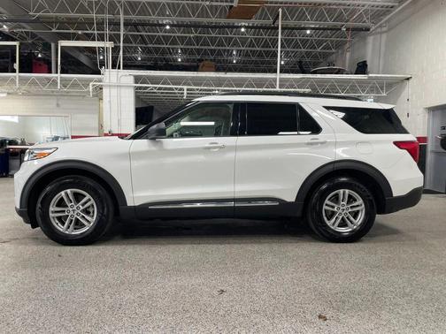 White 2020 Ford Explorer XLT