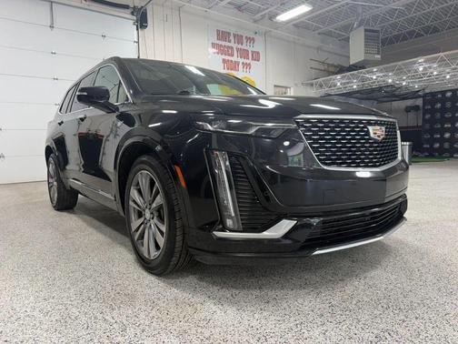 Black 2020 Cadillac XT6 Premium Luxury FWD