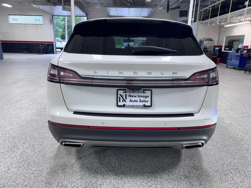 Pristine White Metallic Tri-Coat 2022 Lincoln Nautilus Reserve
