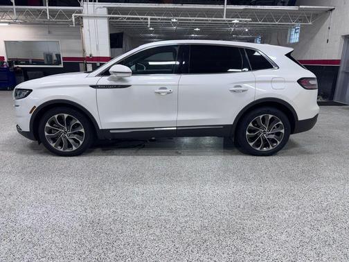 Pristine White Metallic Tri-Coat 2022 Lincoln Nautilus Reserve