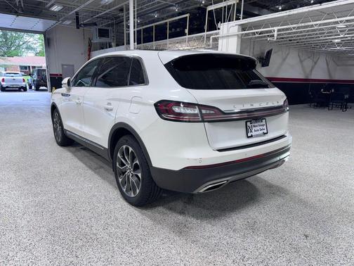 Pristine White Metallic Tri-Coat 2022 Lincoln Nautilus Reserve