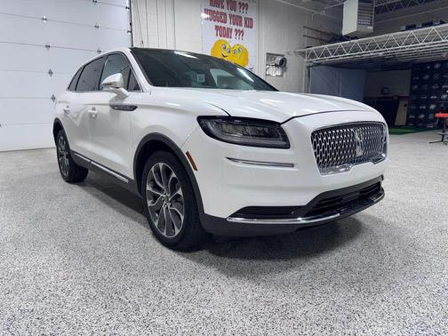 Pristine White Metallic Tri-Coat 2022 Lincoln Nautilus Reserve