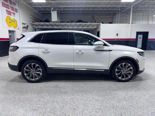 Pristine White Metallic Tri-Coat 2022 Lincoln Nautilus Reserve