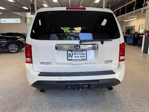 White 2013 Honda Pilot Touring