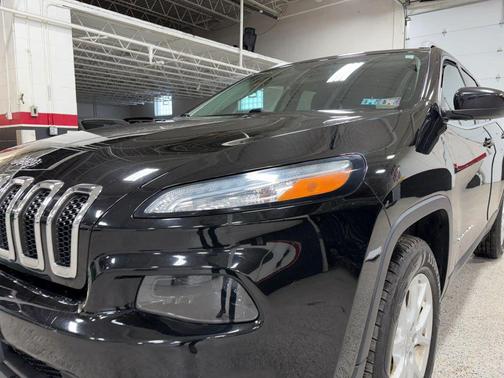 Black 2017 Jeep Cherokee Sport