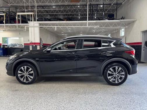 2017 INFINITI QX30 Premium