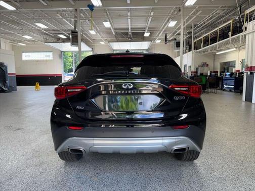 2017 INFINITI QX30 Premium