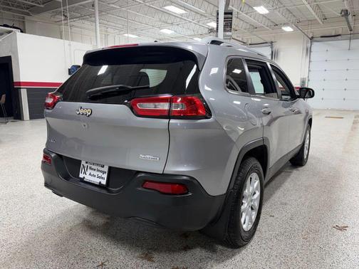 2016 Jeep Cherokee Sport