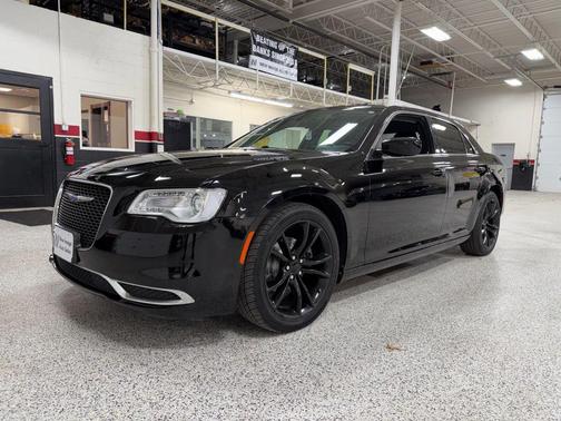 2018 Chrysler 300 Touring