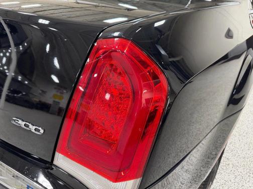 2018 Chrysler 300 Touring