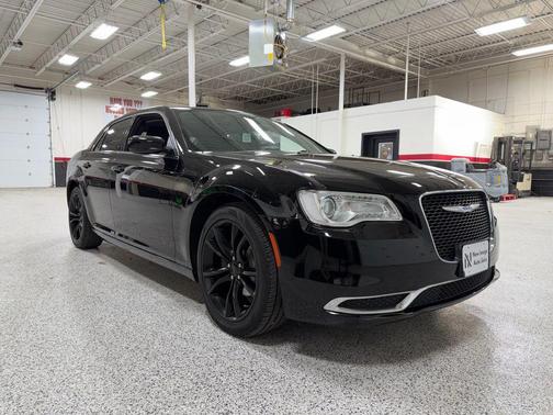 2018 Chrysler 300 Touring