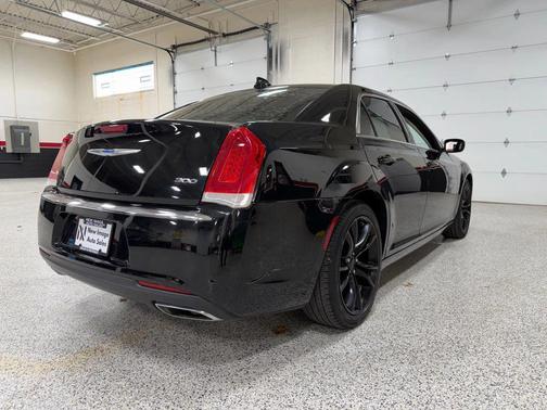 2018 Chrysler 300 Touring