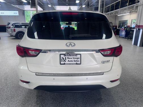 White 2017 INFINITI QX60 Base