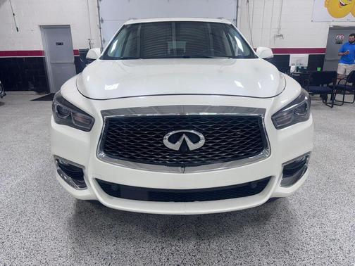 White 2017 INFINITI QX60 Base