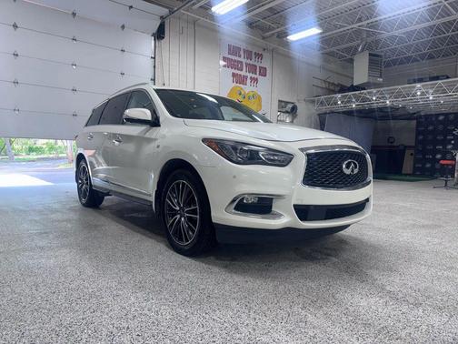 White 2017 INFINITI QX60 Base