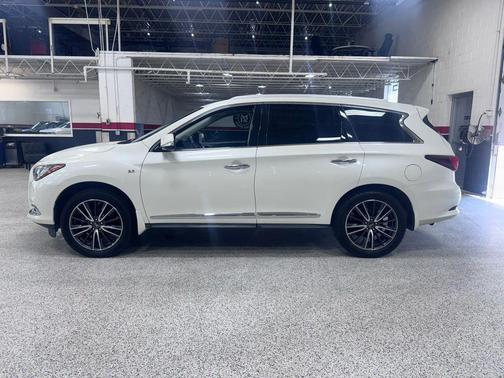White 2017 INFINITI QX60 Base