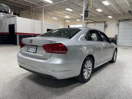 2013 Volkswagen Passat 2.5 SEL Premium