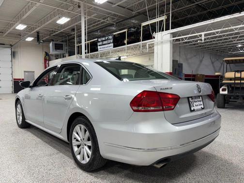 2013 Volkswagen Passat 2.5 SEL Premium