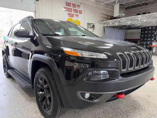 Black 2016 Jeep Cherokee Sport