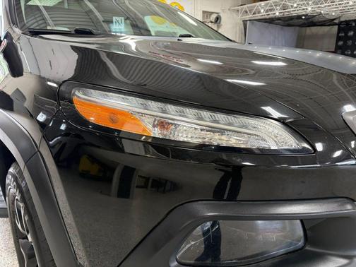 Black 2016 Jeep Cherokee Sport