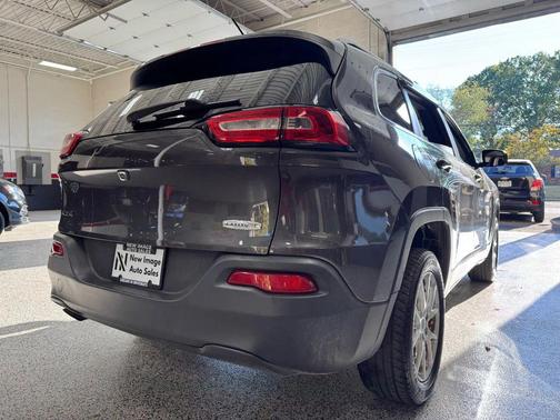2017 Jeep Cherokee Sport