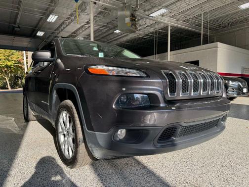 2017 Jeep Cherokee Sport