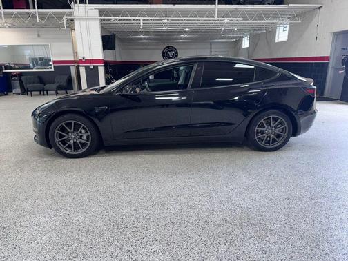 Black 2019 Tesla Model 3 Mid Range