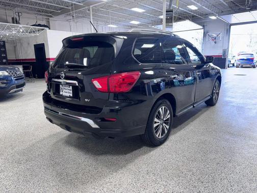 Black 2017 Nissan Pathfinder SV