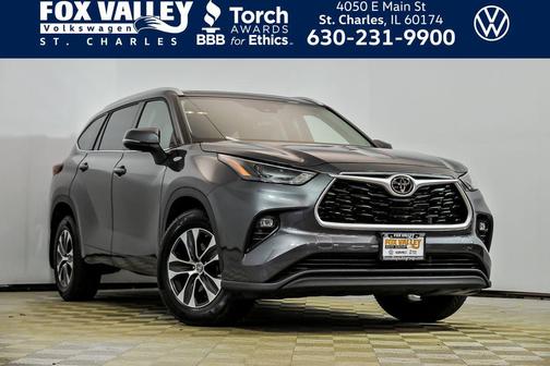 Magnetic Gray Metallic 2022 Toyota Highlander XLE